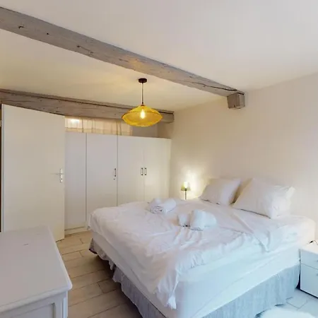 Beautiful In The Heart Of The Old Apartment *