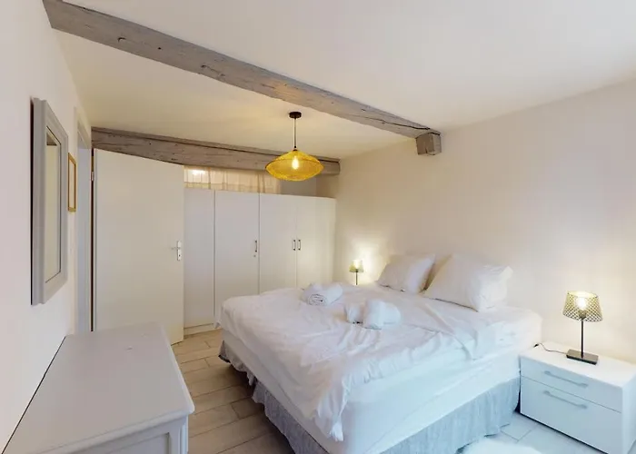 Beautiful In The Heart Of The Old Apartment *