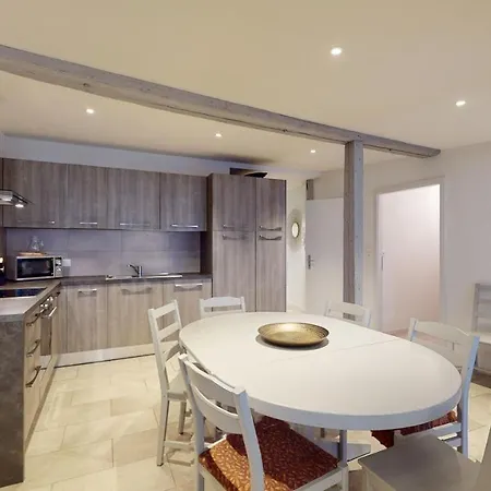 Beautiful In The Heart Of The Old سيون